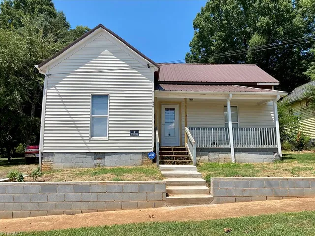 $1,400 | 630 Armfield Street, Statesville, NC 28677