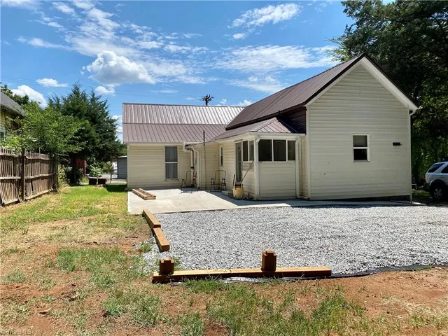 $1,400 | 630 Armfield Street, Statesville, NC 28677