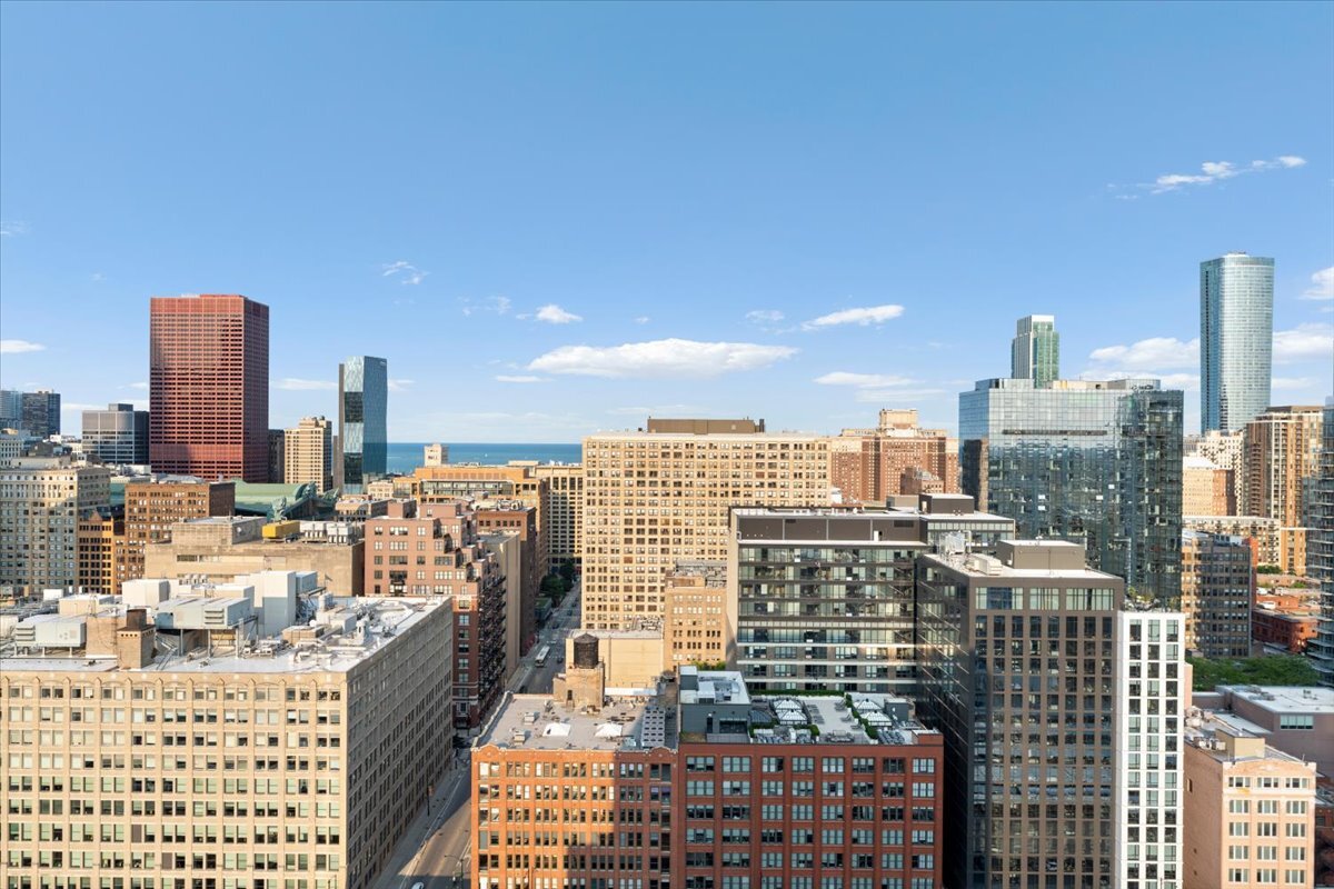 611 South Wells Street, Unit 2709 Chicago, IL 60607 - Photo 25 of 35