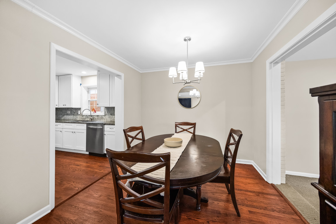 2314 Simpson Street Evanston, IL 60201 - Photo 8 of 37