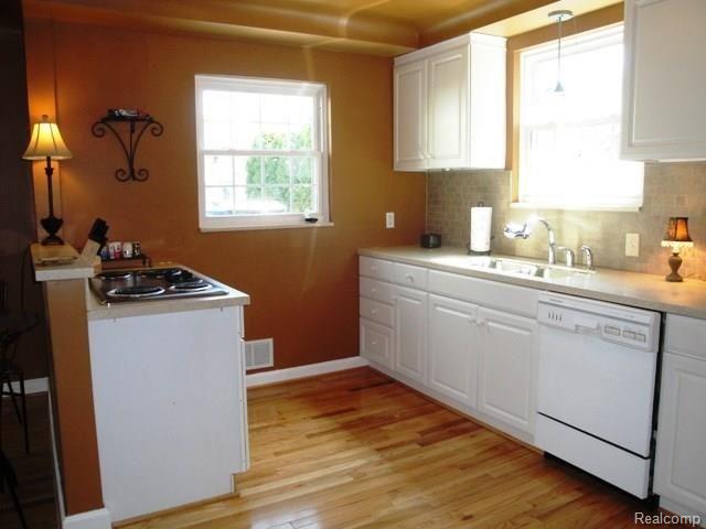 480 Fisher Road Grosse Pointe, MI 48230 - Photo 6 of 23 kitchen 2.jpg