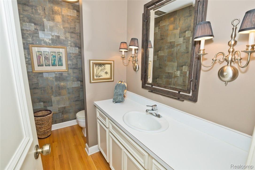 1855 Wingate Road Bloomfield Hills, MI 48302 - Photo 28 of 37 Main floor half Bathroom