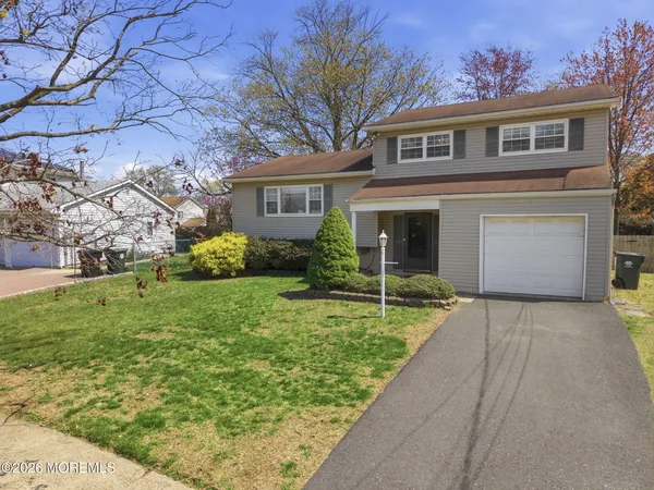 $675,000 | 17 Dublin Lane, Hazlet, NJ 07730