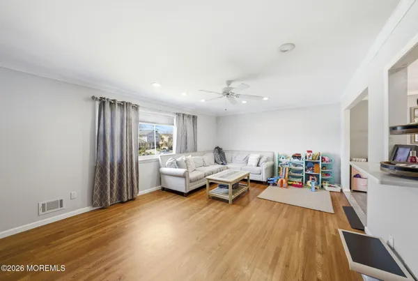 $675,000 | 17 Dublin Lane, Hazlet, NJ 07730