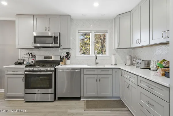 $675,000 | 17 Dublin Lane, Hazlet, NJ 07730