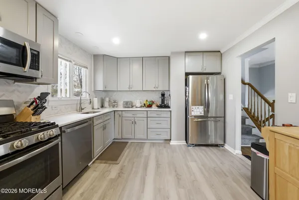 $675,000 | 17 Dublin Lane, Hazlet, NJ 07730