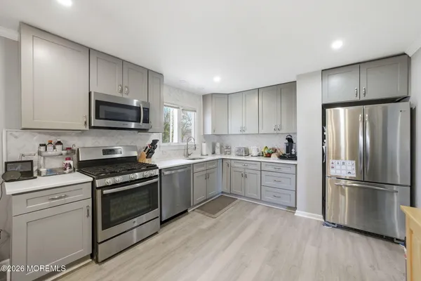 $675,000 | 17 Dublin Lane, Hazlet, NJ 07730