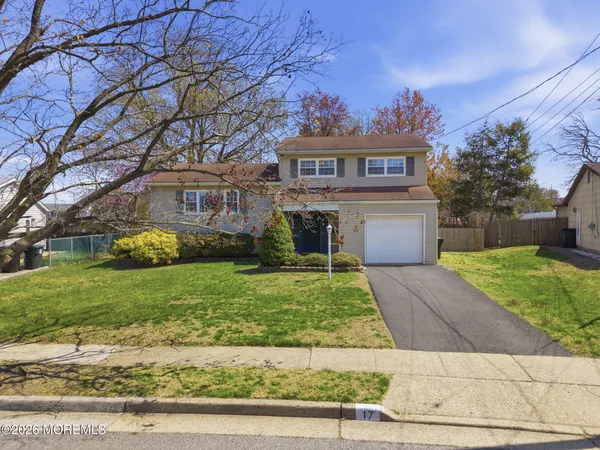 $675,000 | 17 Dublin Lane, Hazlet, NJ 07730