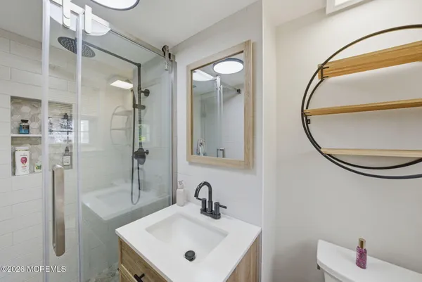 $675,000 | 17 Dublin Lane, Hazlet, NJ 07730