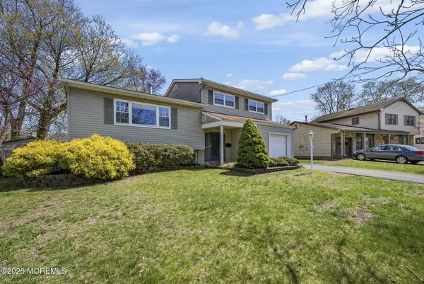 $675,000 | 17 Dublin Lane, Hazlet, NJ 07730