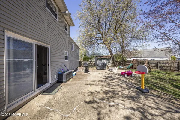 $675,000 | 17 Dublin Lane, Hazlet, NJ 07730