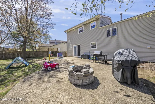 $675,000 | 17 Dublin Lane, Hazlet, NJ 07730