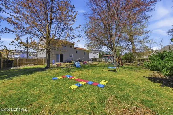 $675,000 | 17 Dublin Lane, Hazlet, NJ 07730