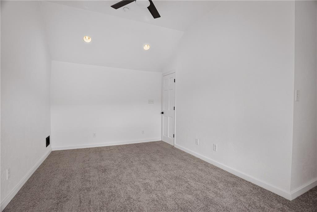 635 Valley Street Oakmont, PA 15139 - Photo 18 of 38