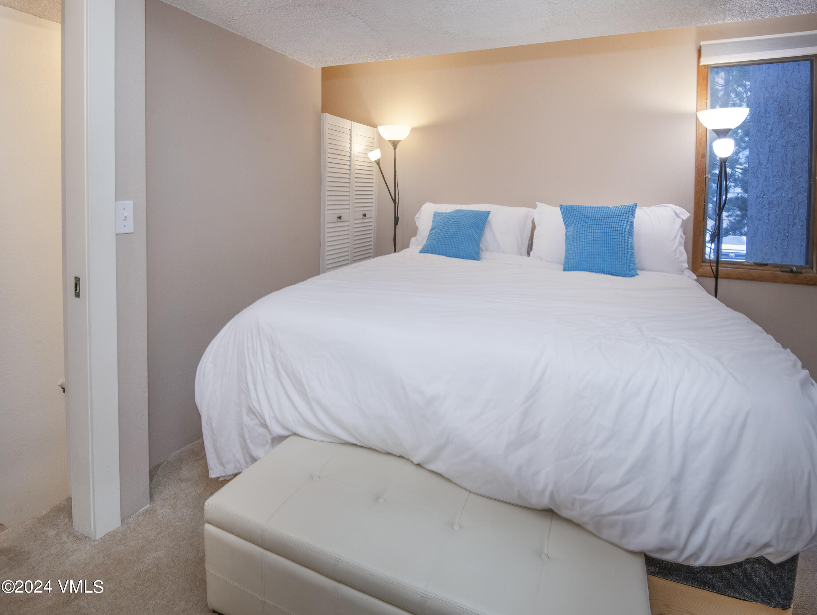 1081 Vail View Drive, Unit B208 Vail, CO 81657 - Photo 11 of 22 a bedroom with a bed and lamp