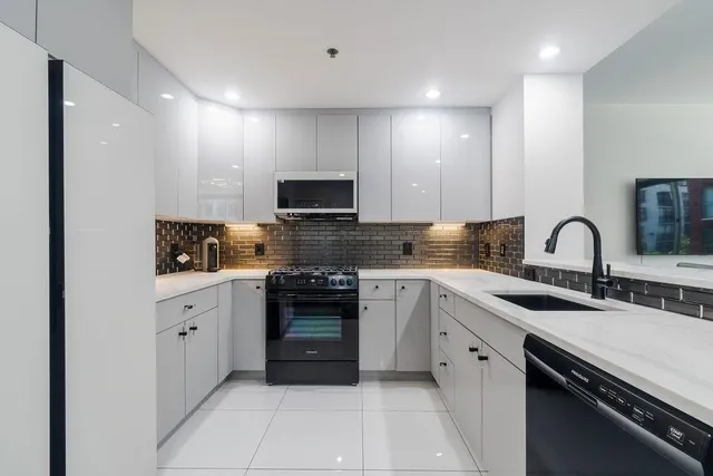 $939,000 | 1100 Maxwell Lane, Unit 238, Hoboken, NJ 07030