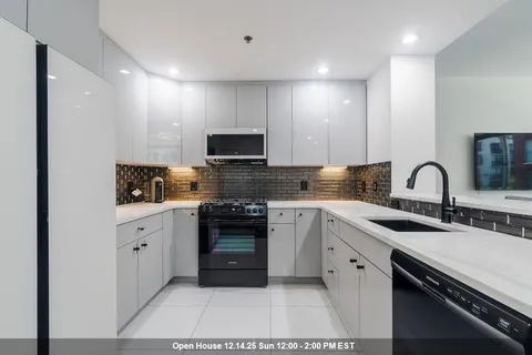 $939,000 | 1100 Maxwell Lane, Unit 238, Hoboken, NJ 07030