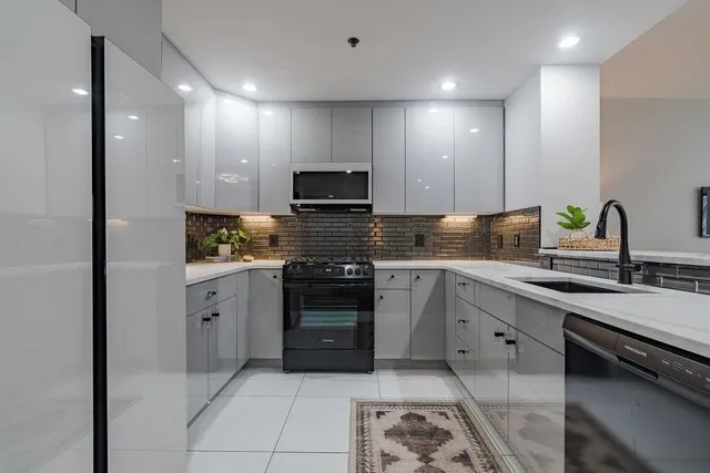 $939,000 | 1100 Maxwell Lane, Unit 238, Hoboken, NJ 07030