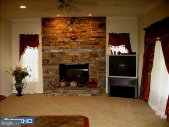 82 Sanders Lane Cream Ridge, NJ 08514 - Photo 2 of 9 Family Room