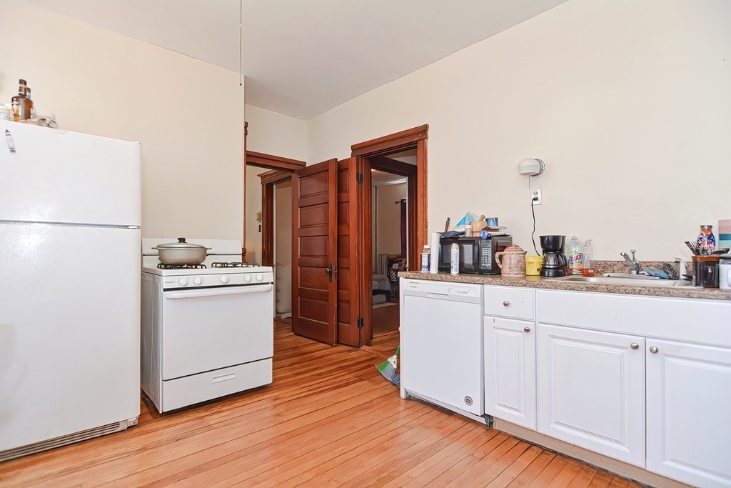 20 Stoneland Road Worcester, MA 01603 - Photo 4 of 33 Gallery Image 4