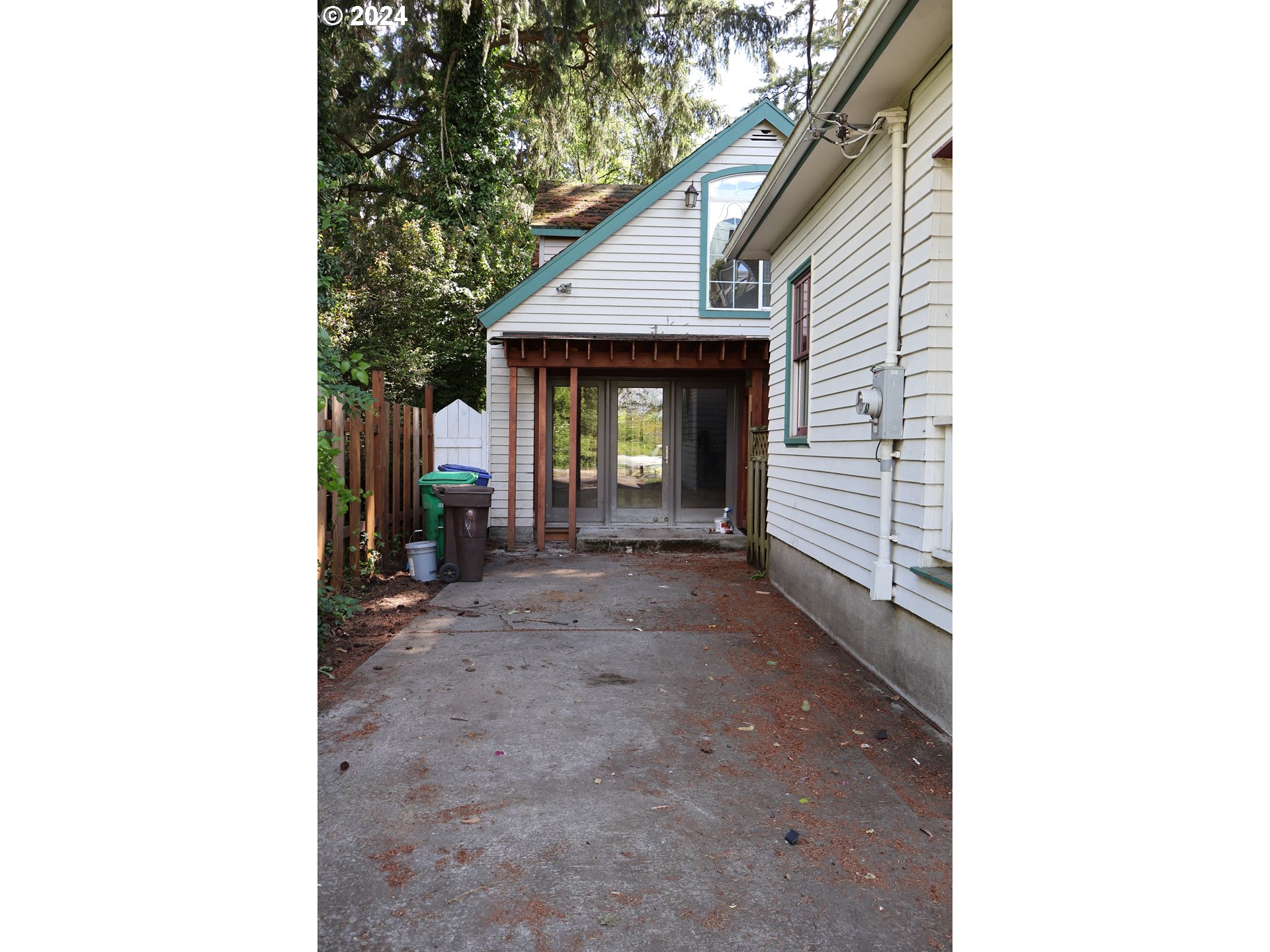 9516 Northeast Prescott Street Portland, OR 97220 - Photo 17 of 30 Driveway