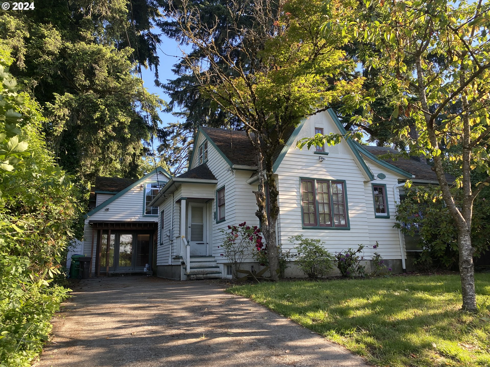 9516 Northeast Prescott Street Portland, OR 97220 - Photo 2 of 30