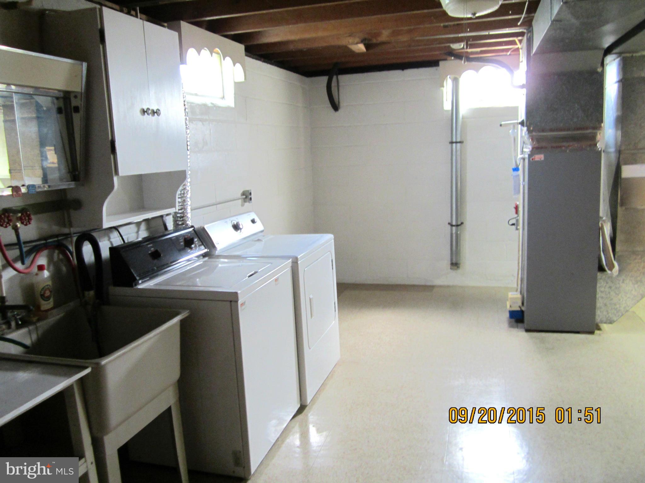 2890 Singerly Road Elkton, MD 21921 - Photo 24 of 28 a utility room with dryer and washer