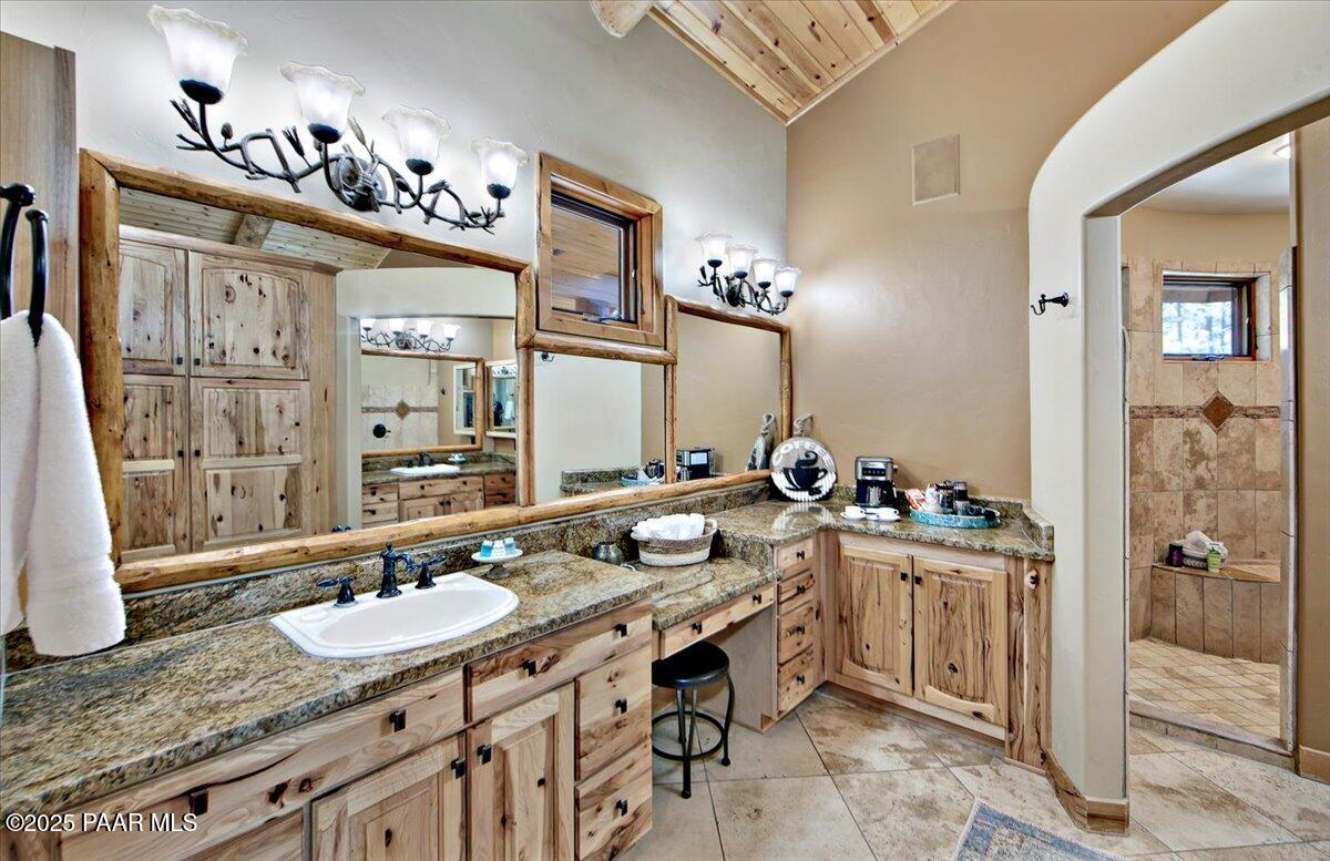 5140 Charcoal Kiln Road Prescott, AZ 86303 - Photo 26 of 66 26-Primary Bathroom