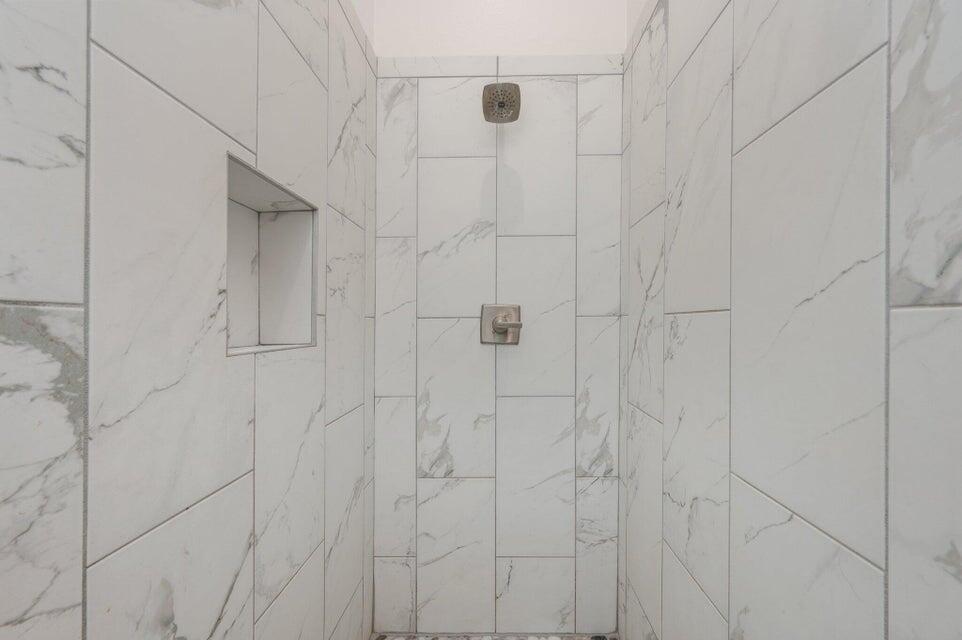 508 Harborview Circle Niceville, FL 32578 - Photo 26 of 60 a bathroom with a shower