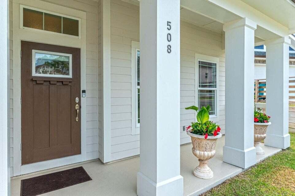 508 Harborview Circle Niceville, FL 32578 - Photo 3 of 60 a view of a porch with dining table and chair