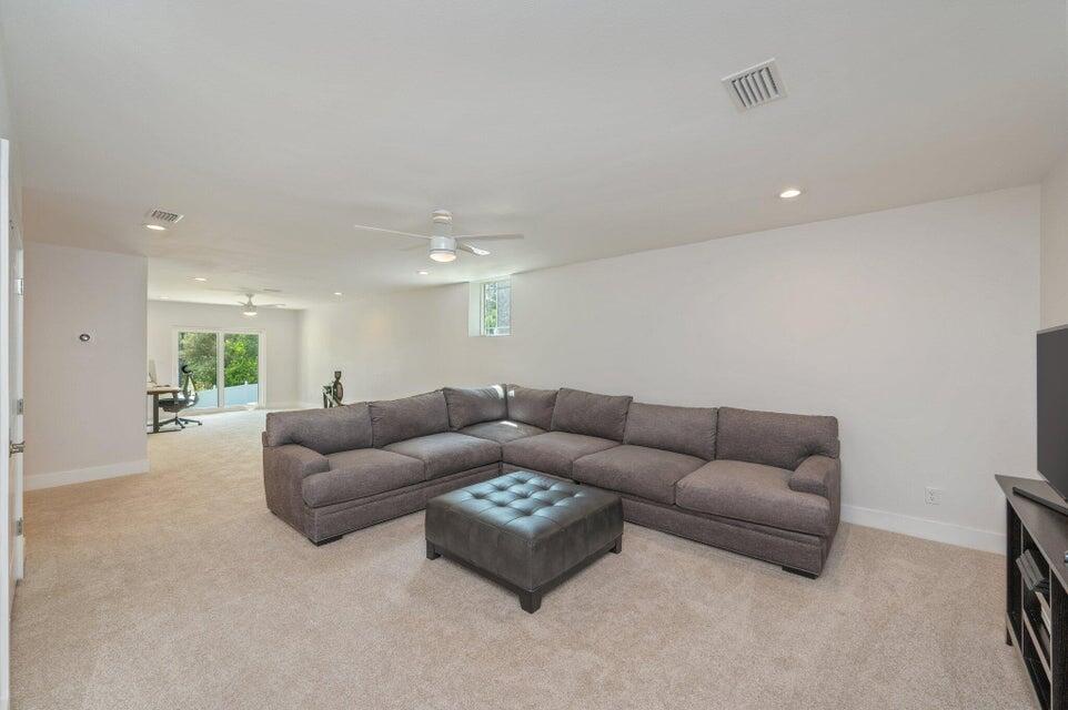 508 Harborview Circle Niceville, FL 32578 - Photo 42 of 60 a living room with furniture and a couch