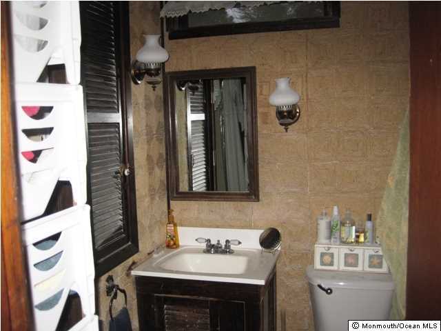 25 Buckingham Road Brick, NJ 08723 - Photo 3 of 11 a bathroom with a sink and a mirror