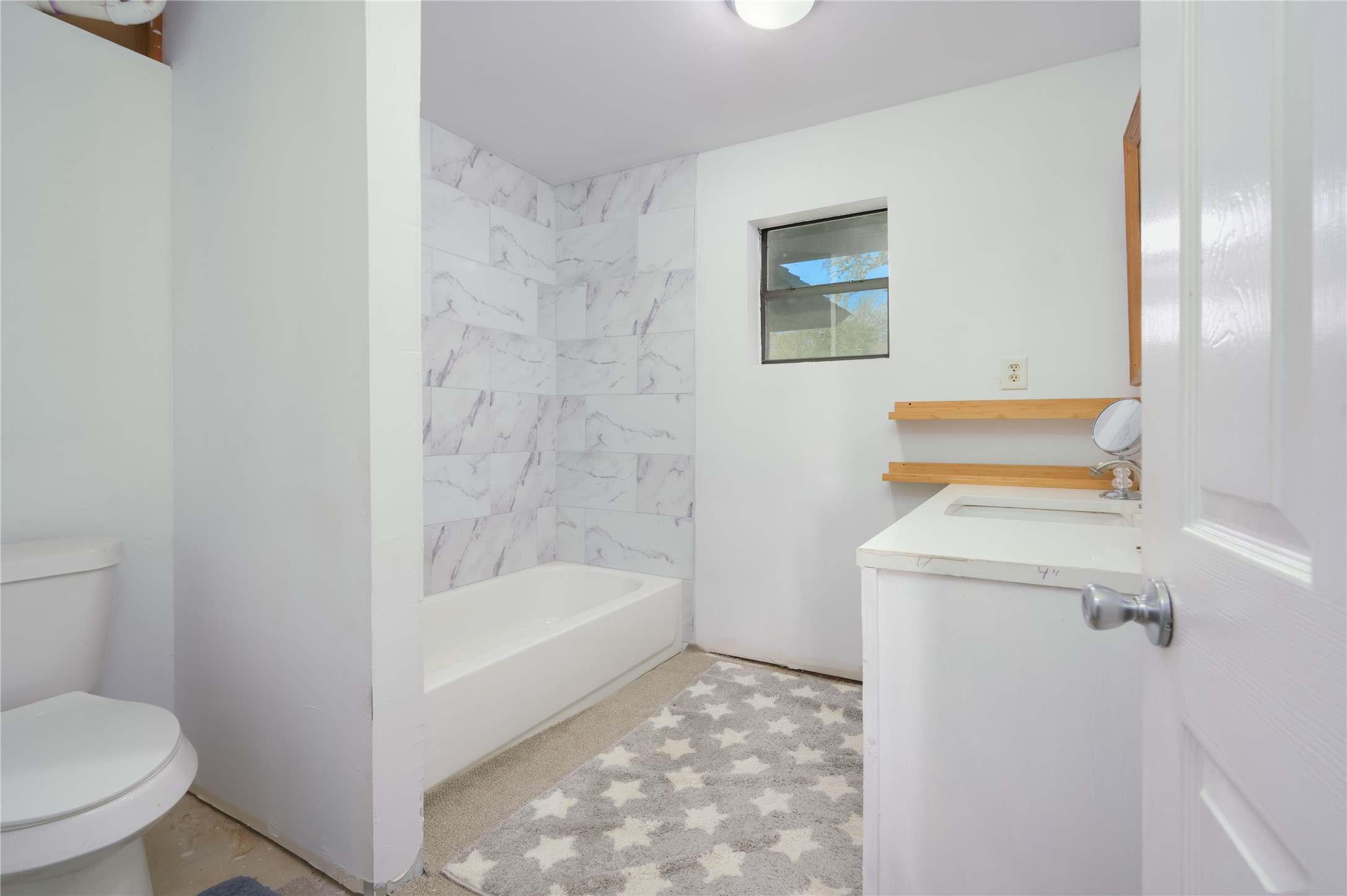368 Lytton Lane Dale, TX 78616 - Photo 21 of 29 Bathroom with vanity and shower / bath combination