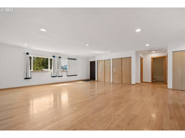 351 Baker Road Stevenson, WA 98648 - Photo 5 of 20 Living Room/Entrance