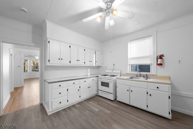 $2,500 | 42 Lawrence Street, Unit 2, Bloomfield, NJ 07003