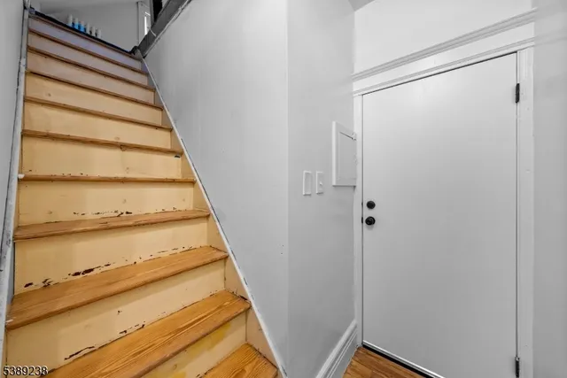 $2,500 | 42 Lawrence Street, Unit 2, Bloomfield, NJ 07003