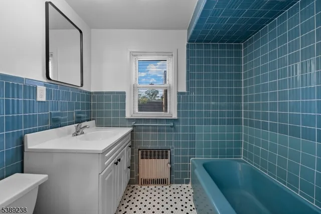 $2,500 | 42 Lawrence Street, Unit 2, Bloomfield, NJ 07003