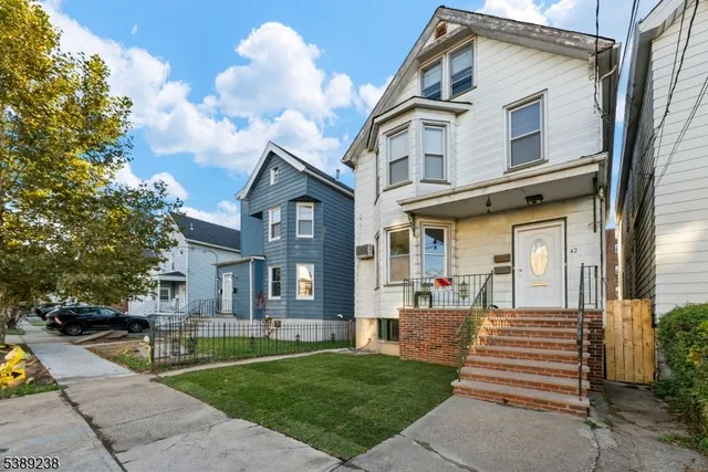 $2,500 | 42 Lawrence Street, Unit 2, Bloomfield, NJ 07003