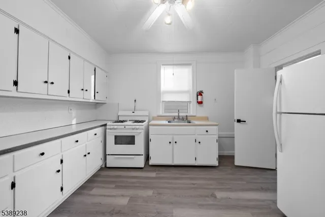 $2,500 | 42 Lawrence Street, Unit 2, Bloomfield, NJ 07003