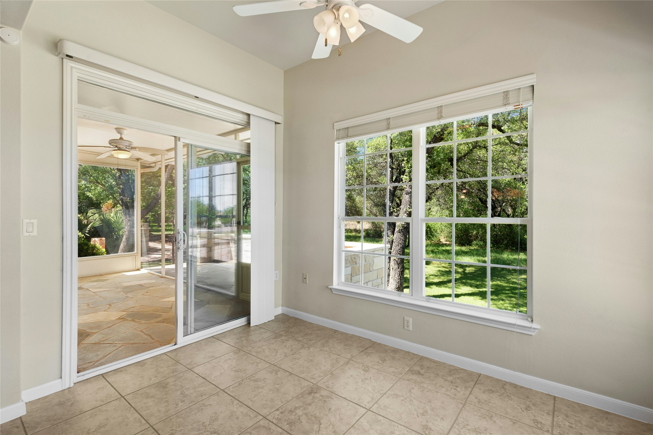 405 Fieldstone Drive Georgetown, TX 78633 - Photo 13 of 32 Sun room overlooking the screened in patio and greenspace