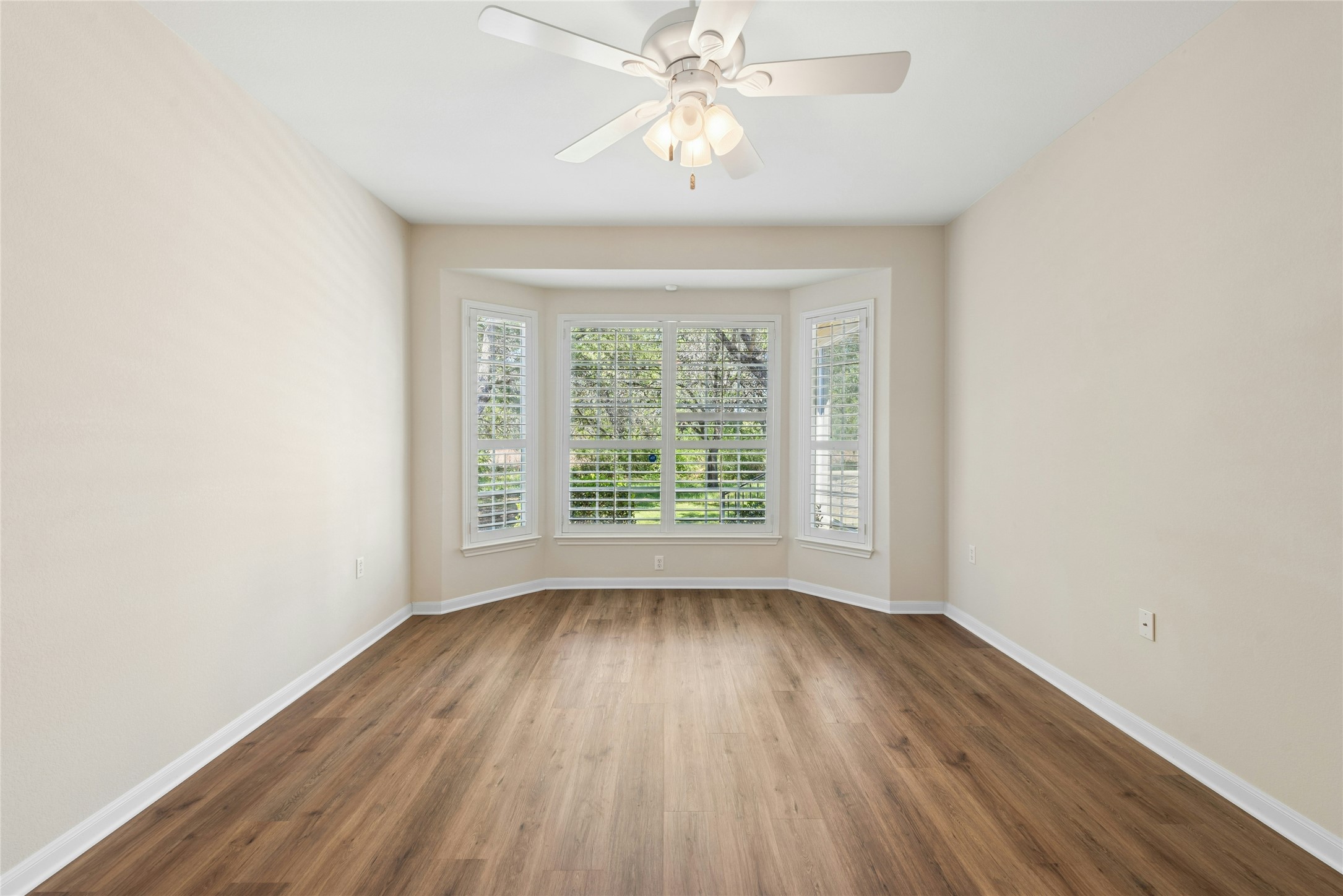 405 Fieldstone Drive Georgetown, TX 78633 - Photo 19 of 32 Primary bedroom with large bay window overlooking greenspace