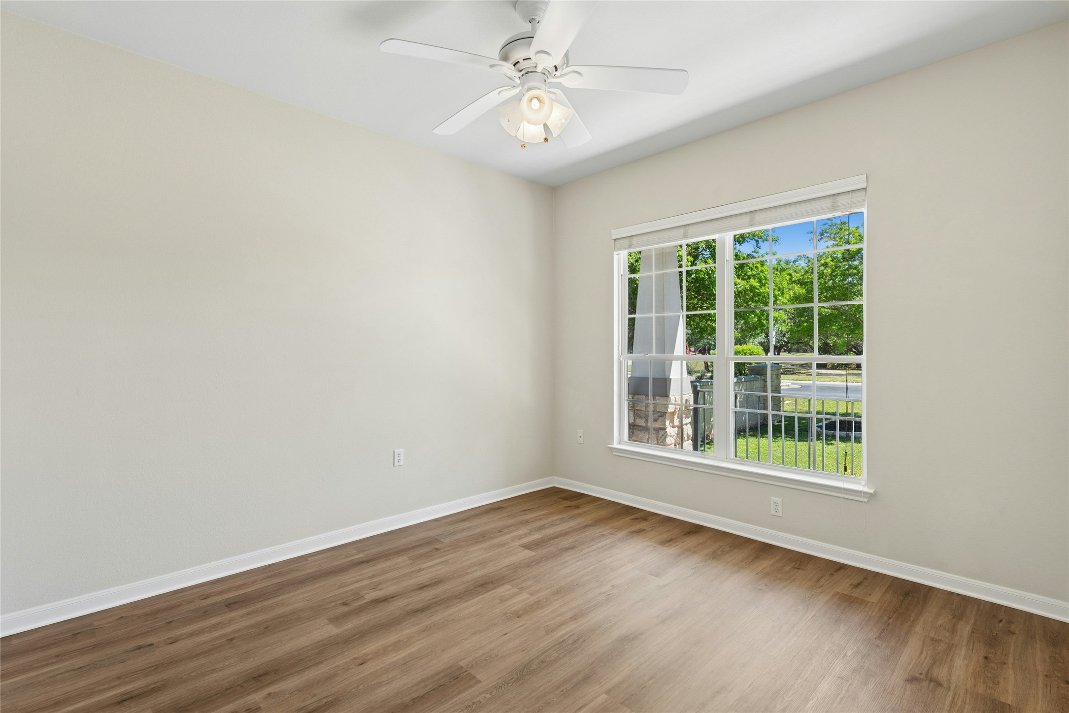 405 Fieldstone Drive Georgetown, TX 78633 - Photo 23 of 32 Secondary bedroom