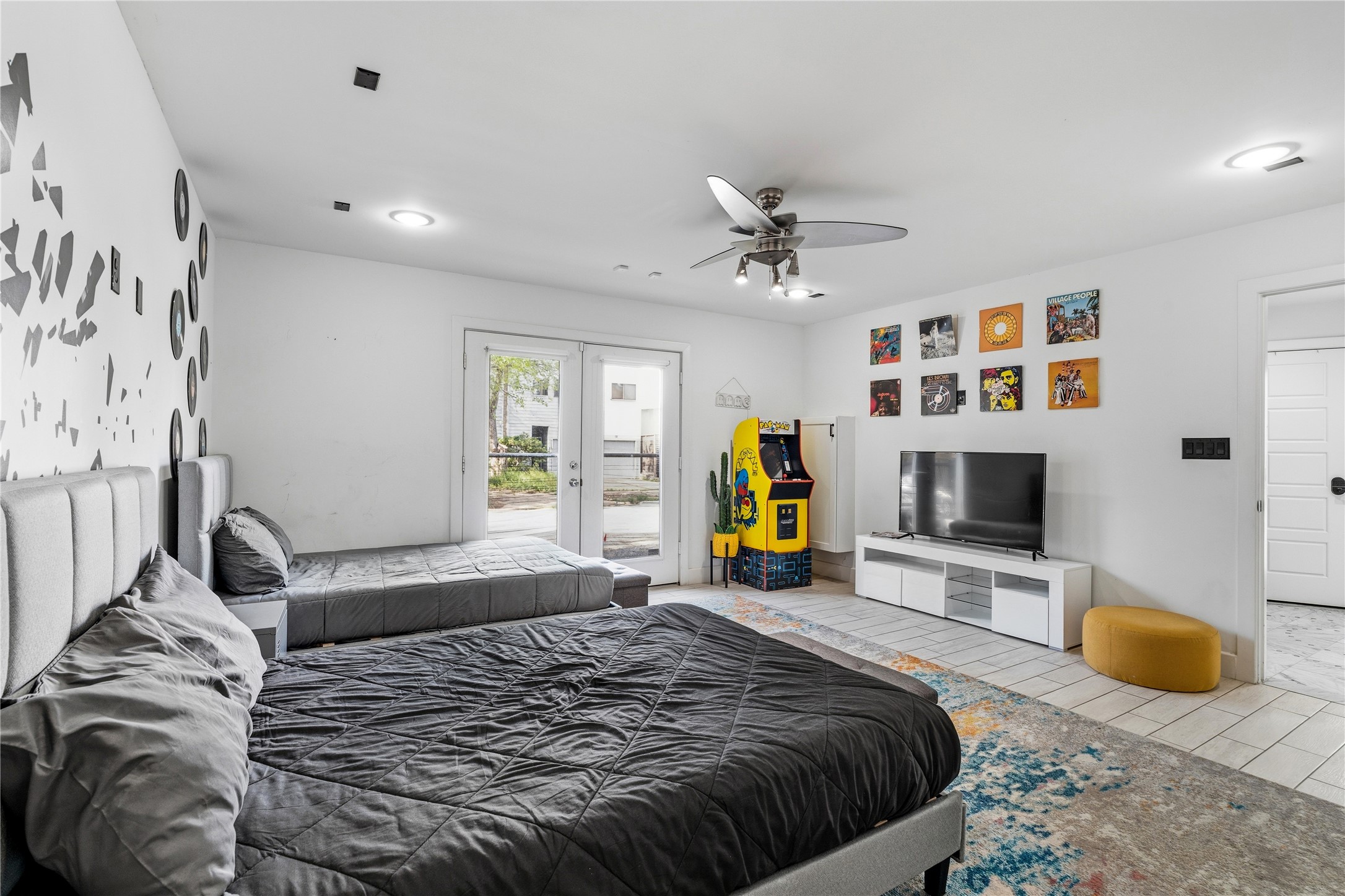 2025 Colquitt Street, Unit A Houston, TX 77098 - Photo 5 of 40 a bedroom with a bed a flat screen tv and dresser