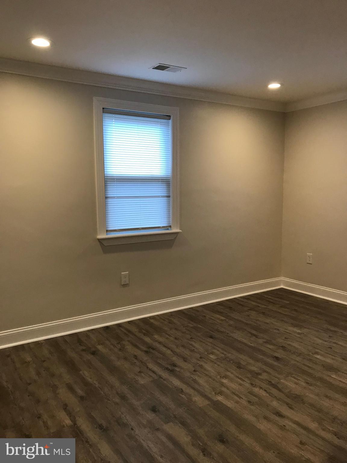 1004 Dartmouth Road, Unit 2 Baltimore, MD 21212 - Photo 13 of 17 Living Room