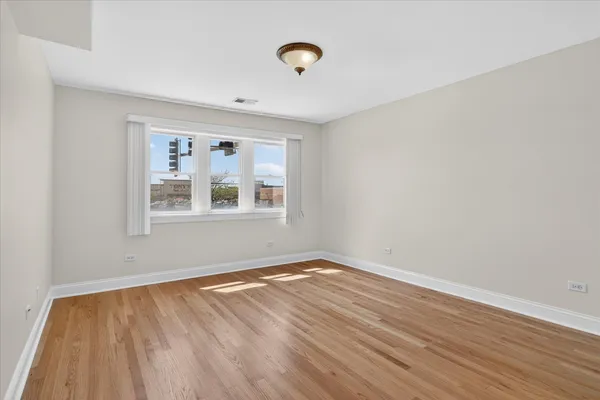 $2,500 | 7036 Cermak Road, Unit 2, Berwyn, IL 60402