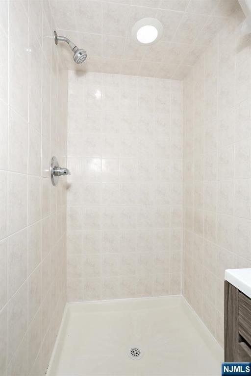 30 Brookfield Road Dumont, NJ 07628 - Photo 17 of 50 a bathroom with a shower and a bath tub