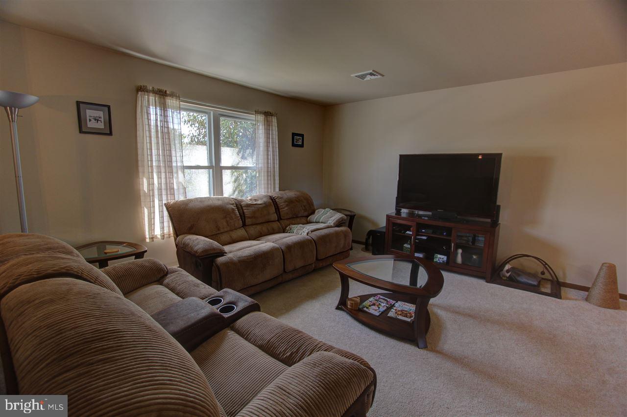 121 Litchfield Road Harrisburg, PA 17112 - Photo 3 of 20 Gallery Image 3