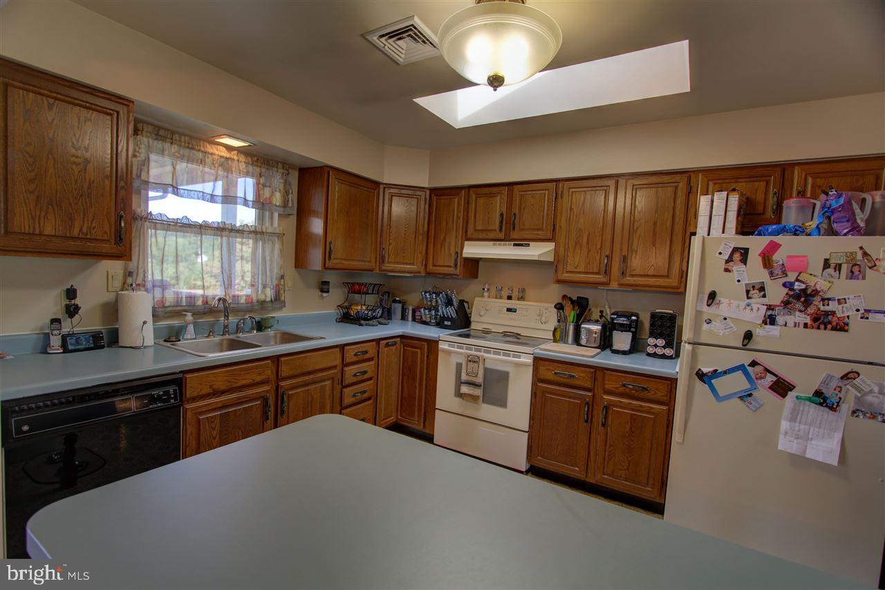121 Litchfield Road Harrisburg, PA 17112 - Photo 4 of 20 Gallery Image 4