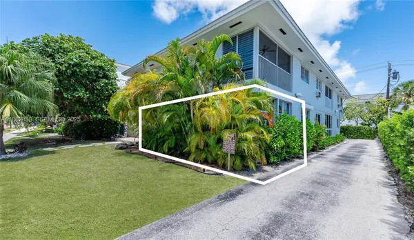 $3,400 | 195 Sunrise Drive, Unit 1, Key Biscayne, FL 33149