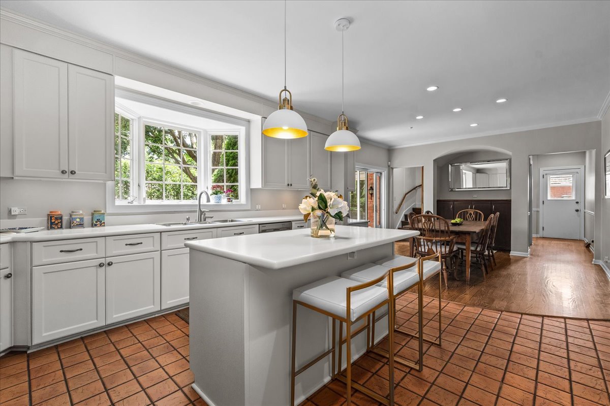 67 Brandon Road Northfield, IL 60093 - Photo 8 of 43 Gallery Image 8